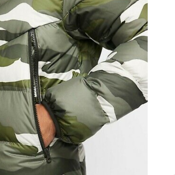 Nike Men’s Camo Puffer Hoodie Jacket - Picture 7 of 11